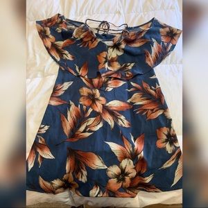 Cute off the shoulder dress !